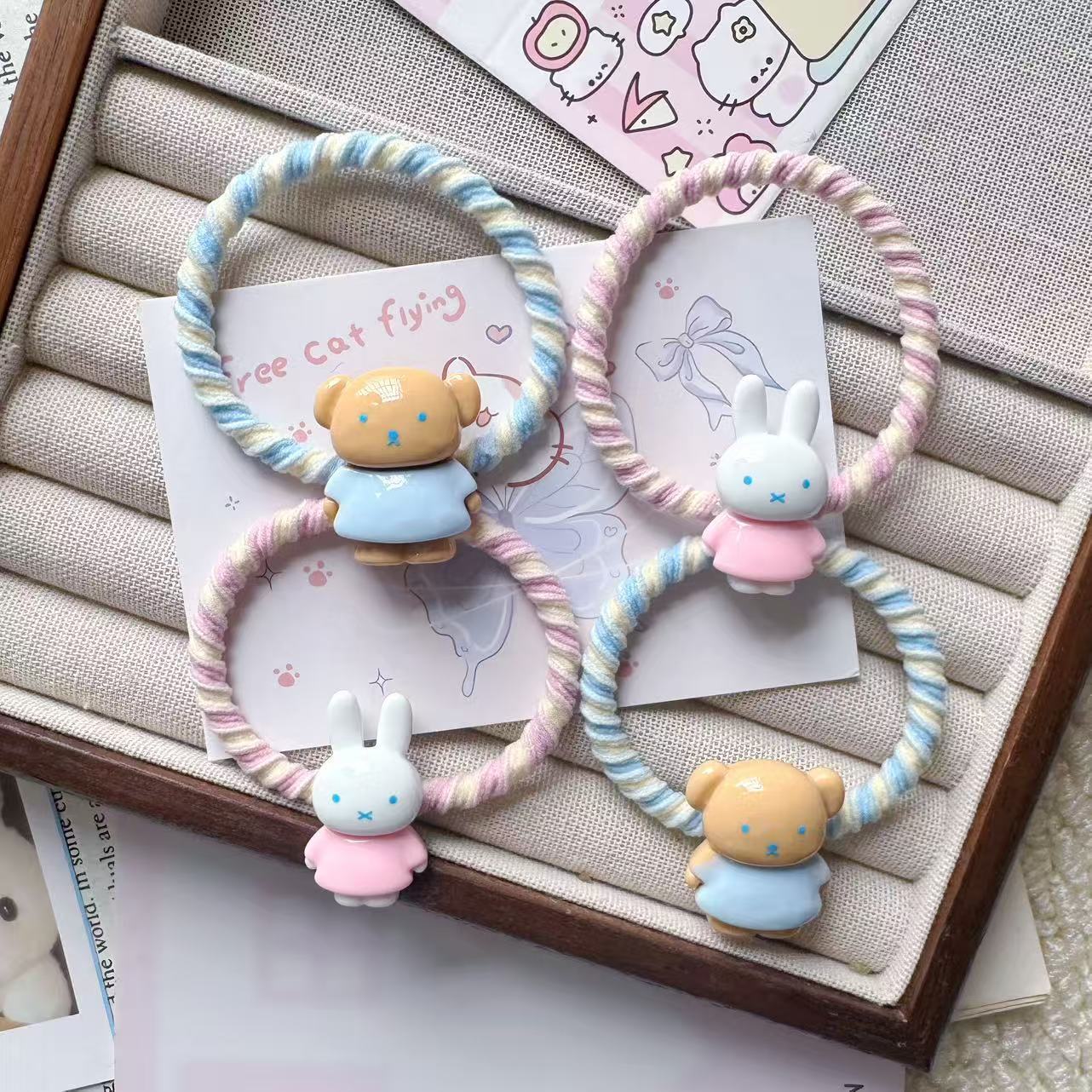 Phone Accessories Design - ยางรัดผมเรซินลายการ์ตูนกระต่ายมิฟฟี่ ดีไซน์สายโทรศัพท์น่ารักเรียบง่าย สไตล์หวานๆ สำหรับนักเรียน ที่รัดผมหางม้า ของขวัญสำหรับสาวๆ